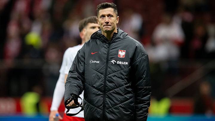 El delantero polaco Robert Lewandowski firmó por dos temporadas con el Chicago Fire de la MLS.