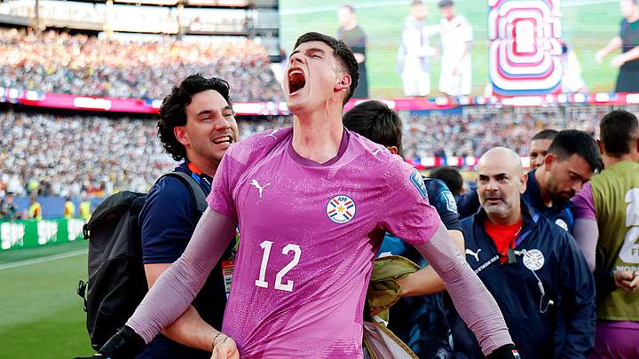 Orlando Gill atajó dos penales para eliminar a Alemania y convertirse en la nueva figura de la portería de Paraguay. Orlando Gill atajó dos penales para eliminar a Alemania y convertirse en la nueva figura de la portería de Paraguay.