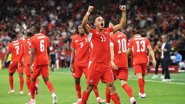 Suiza alcanza los octavos de final de un Mundial por cuarta ocasión consecutiva. Suiza alcanza los octavos de final de un Mundial por cuarta ocasión consecutiva.