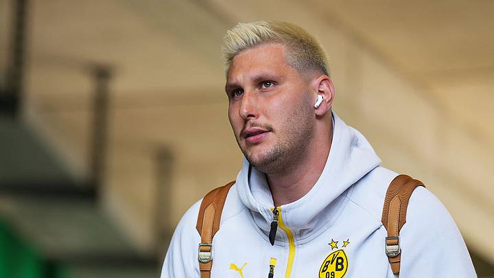 El palmarés de Nikas Süle como futbolista profesional incluye: 5 Bundesligas, 2 Copas de Alemania, una Supercopa de la UEFA, un Mundial de Clubes y una Champions Legue, todas ellas con el Bayern Munich El palmarés de Nikas Süle como futbolista profesional incluye: 5 Bundesligas, 2 Copas de Alemania, una Supercopa de la UEFA, un Mundial de Clubes y una Champions Legue, todas ellas con el Bayern Munich