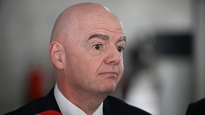 Gianni Infantino, presidente de la FIFA, ahora es acusado de favoritismo en su etapa como secretario general de la UEFA. Gianni Infantino, presidente de la FIFA, ahora es acusado de favoritismo en su etapa como secretario general de la UEFA.