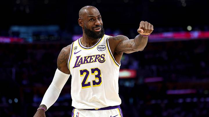 LeBron James, nuevo jugador de los 76ers, jugará ante los Lakers en Navidad. LeBron James, nuevo jugador de los 76ers, jugará ante los Lakers en Navidad.