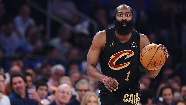 James Harden renovó con los Cleveland Cavaliers. James Harden renovó con los Cleveland Cavaliers.