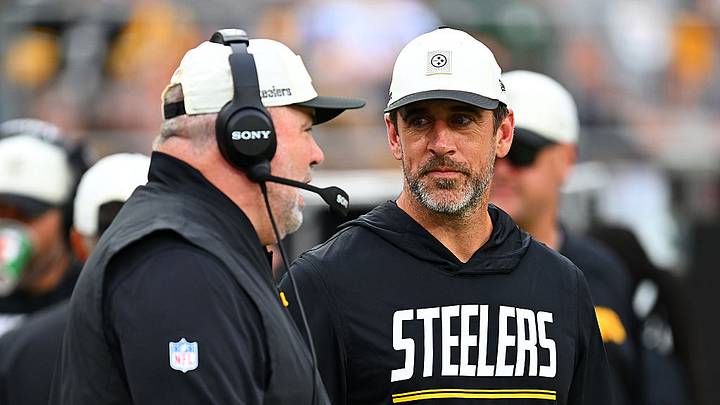 Aaron Rodgers se aseguró de homenajear al entrenador Mike McCarthy tras la victoria de los Steelers sobre los Falcons en el partido inaugural de la temporada. Aaron Rodgers se aseguró de homenajear al entrenador Mike McCarthy tras la victoria de los Steelers sobre los Falcons en el partido inaugural de la temporada.