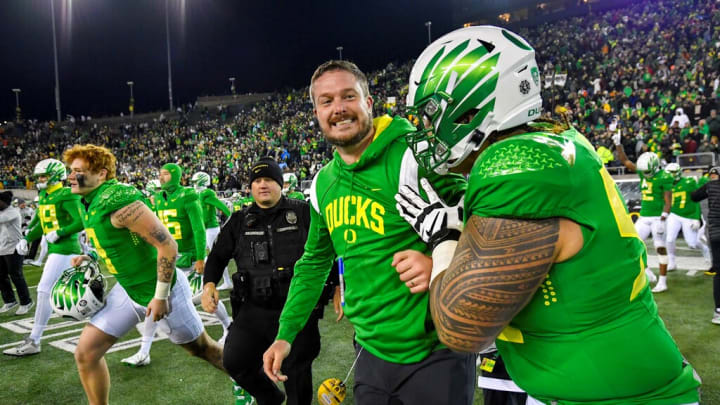 Oregon vs Oregon State prediction, odds and betting trends for NCAA college football game.