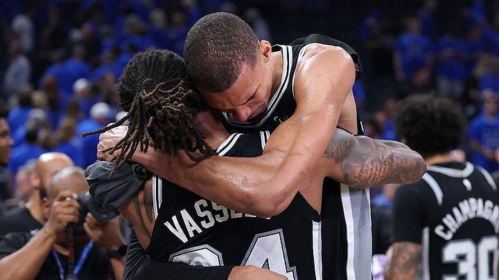 Los Spurs avanzaron a las Finales de la NBA. Los Spurs avanzaron a las Finales de la NBA.