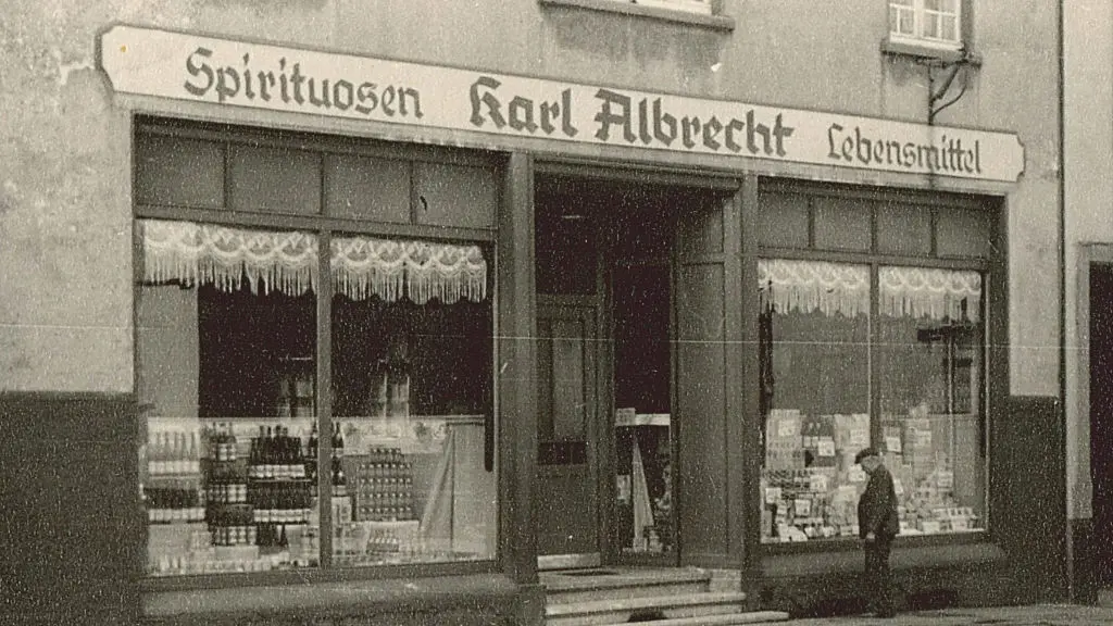 Early Aldi store
