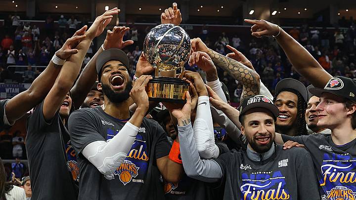 Jugadores de los Knicks celebran su victoria sobre los Cavaliers Jugadores de los Knicks celebran su victoria sobre los Cavaliers