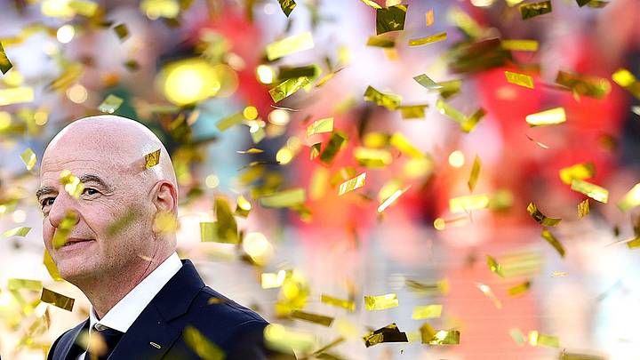 El presidente de la FIFA, Gianni Infantino, tras entregar el trofeo a la selección de España luego de vencer a Argentina en la final del Mundial 2026 El presidente de la FIFA, Gianni Infantino, tras entregar el trofeo a la selección de España luego de vencer a Argentina en la final del Mundial 2026
