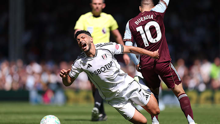 Raúl Jiménez no pudo anotar en la victoria del Fulham sobre el Aston Villa.