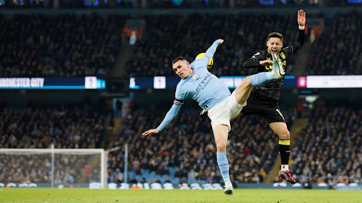 Phil Foden, Alex Moreno