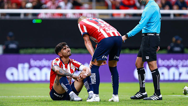 Javier Hernandez, Victor Guzman