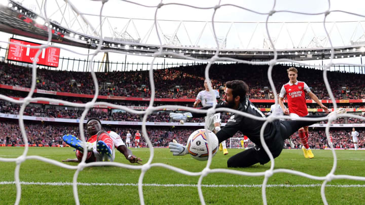 Bukayo Saka, Alisson Becker