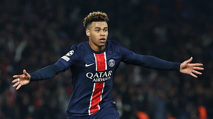 TOPSHOT-FBL-EUR-C1-PSG-ASTON VILLA