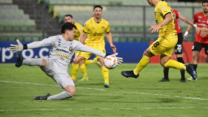 FBL-LIBERTADORES-CARACAS-PENAROL