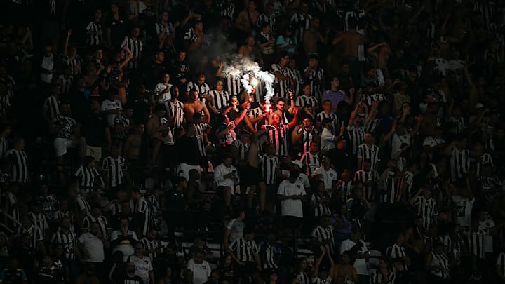 FBL-LIBERTADORES-BOTAFOGO-ESTUDIANTES-FANS