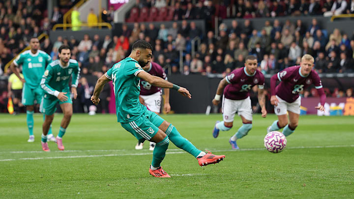 Mohamed Salah delivered from 12 yards. Mohamed Salah delivered from 12 yards.