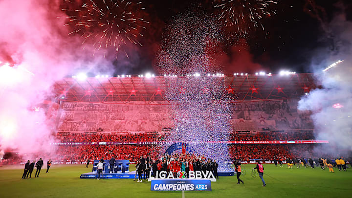 Toluca es un monarca con ambición. Ya logró el bicampeonato y ahora piensa en hilar su tercera corona antes de la Copa del Mundo. Toluca es un monarca con ambición. Ya logró el bicampeonato y ahora piensa en hilar su tercera corona antes de la Copa del Mundo.