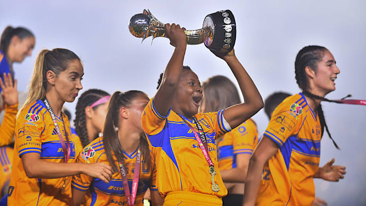 Jugadoras del Tigres celebran el título del Apertura 2025 de la Liga MX Femenil