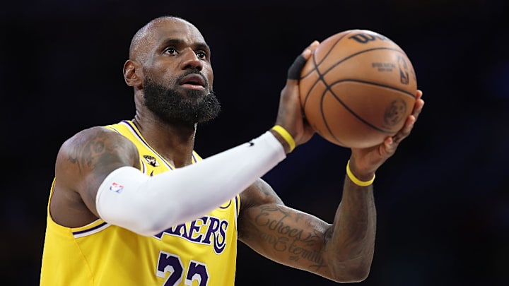 Los Lakers necesitan que LeBron James se eche el equipo al hombro. Los Lakers necesitan que LeBron James se eche el equipo al hombro.