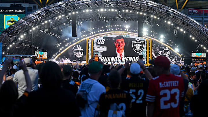Fernando Mendoza fue elegido por los Raiders como número uno del draft de la NFL.