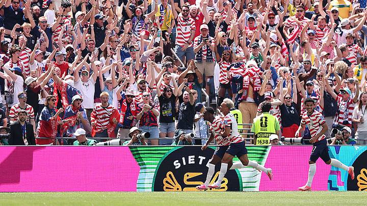 Estados Unidos celebra el primero de los dos goles con los que vencieron a Australia este viernes. Estados Unidos celebra el primero de los dos goles con los que vencieron a Australia este viernes.