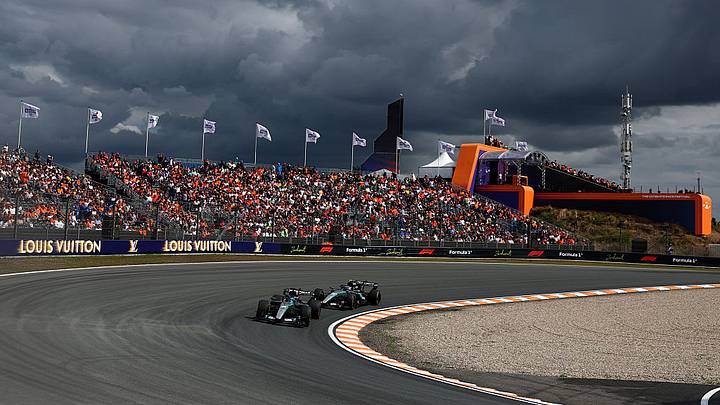 Russell superó a Norris y Leclerc para la pole de la carrera Sprint este sábado en Zandvoort. Russell superó a Norris y Leclerc para la pole de la carrera Sprint este sábado en Zandvoort.