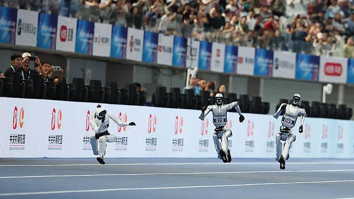 En la carrera de 100 metros un robot de Tiangong Ultra hizo menos tiempo que Bolt. En la carrera de 100 metros un robot de Tiangong Ultra hizo menos tiempo que Bolt.