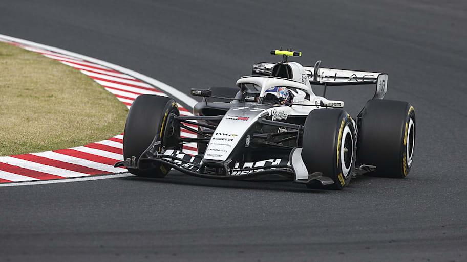 Valtteri Bottas drives around the track at the Japanese Grand Prix.