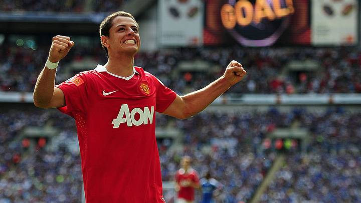 Chicharito Hernández emigró al Manchester United en 2010, tras surgir de las Chivas. Chicharito Hernández emigró al Manchester United en 2010, tras surgir de las Chivas.