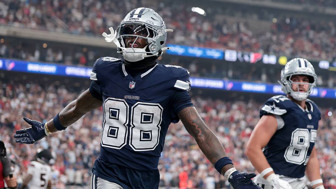 CeeDee Lamb atrapó 17 pases contra los Texans. CeeDee Lamb atrapó 17 pases contra los Texans.