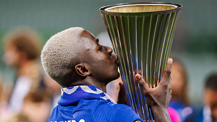 Moises Caicedo of Chelsea kisses the trophy during the...