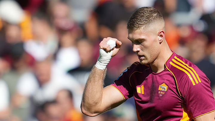 Artem Dovbyk of AS Roma celebrates after scoring the goal of...