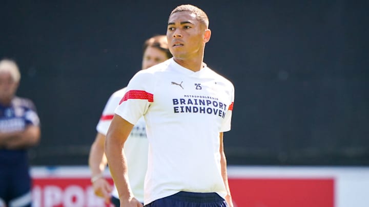 Carlos Vinícius, atacante do PSV 