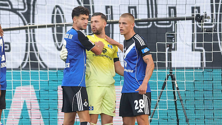 Der HSV kann sich auf Daniel Heuer Fernandes (mitte) verlassen.