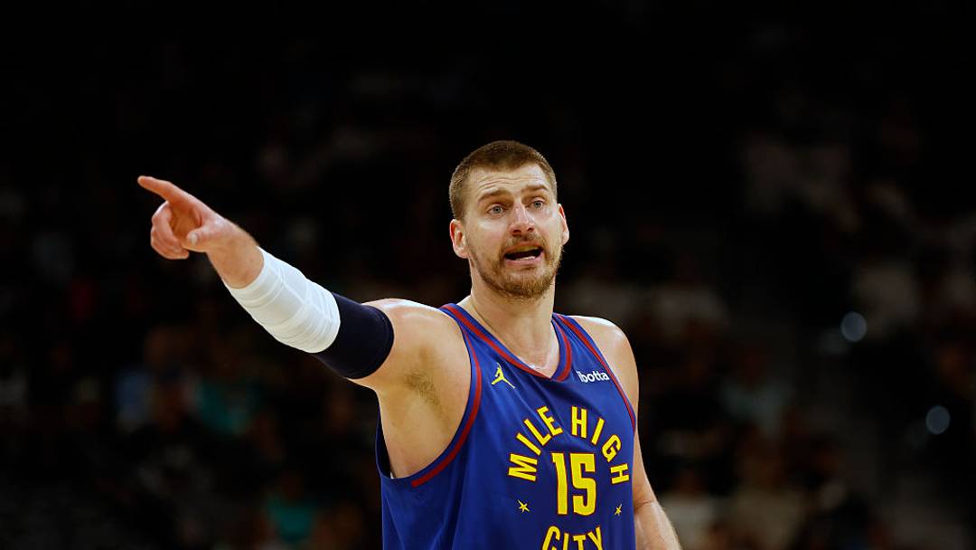 Nikola Jokic es oficialmente el primer jugador en la historia de la NBA en liderar la liga en rebotes y asistencias por partido.