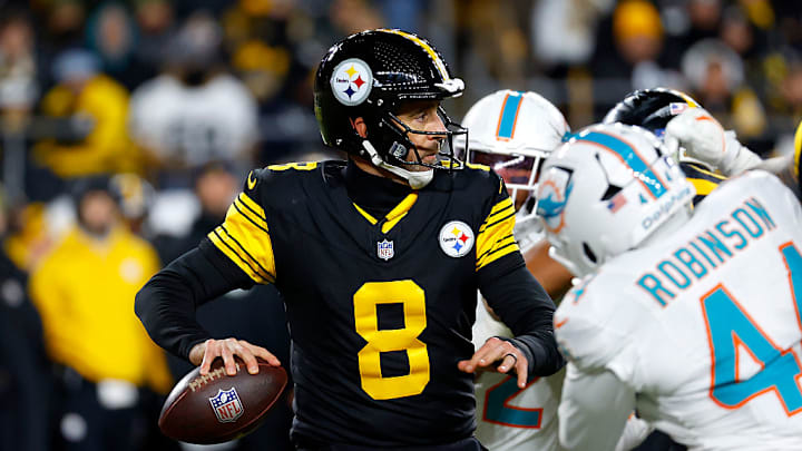 Aaron Rodgers llevó a los Steelers al triunfo sobre los Dolphins.