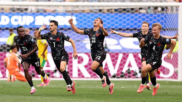 Jugadores de Canadá celebran su clasificación a los octavos de final del Mundial 2026.
