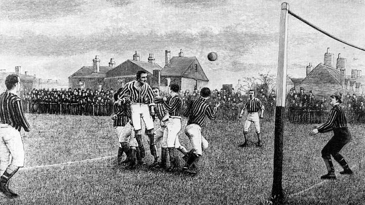 El futbol inició en México como una actividad de élite e incluso con reglamentos en inglés, para luego popularizarse. El futbol inició en México como una actividad de élite e incluso con reglamentos en inglés, para luego popularizarse.