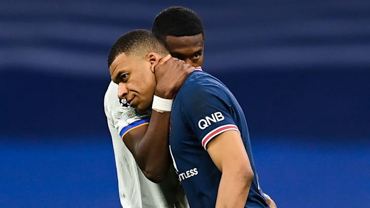 Kylian Mbappe desconsolado tras anularle dos goles