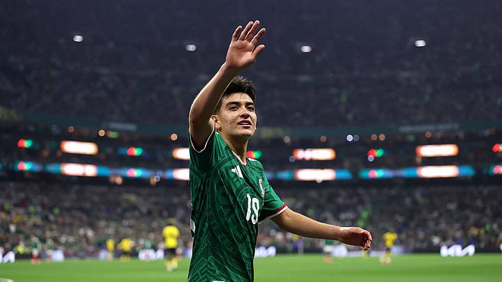 Gilberto Mora fue titular contra Ecuador. Gilberto Mora fue titular contra Ecuador.