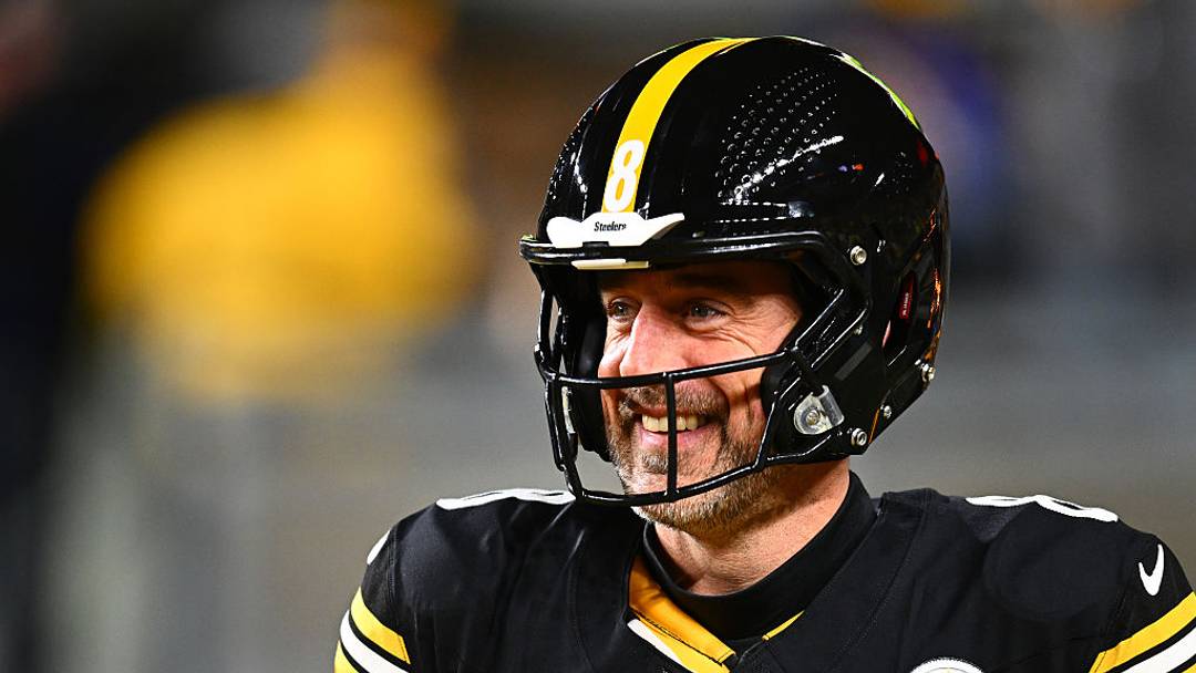 Aaron Rodgers regresa para una segunda temporada en Pittsburgh.