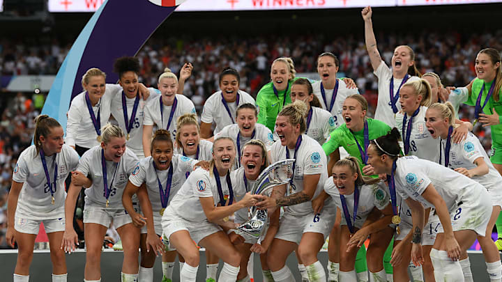 TOPSHOT-FBL-EURO-2022-WOMEN-GER-ENG