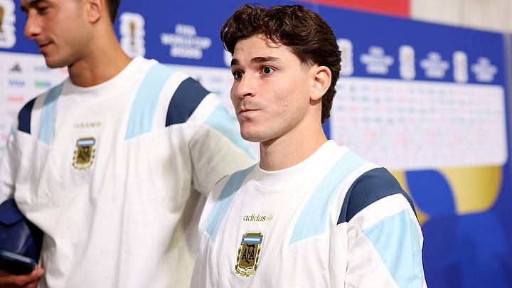 Julián Álvarez abre la puerta a una salida y el Atlético reacciona