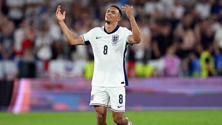 Inglaterra volvió a rechazar a Trent-Alexander Arnold tras lesión de Livramento. Inglaterra volvió a rechazar a Trent-Alexander Arnold tras lesión de Livramento.