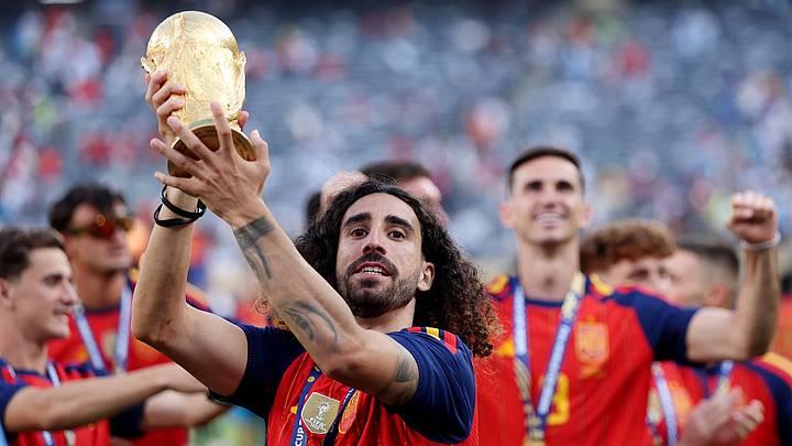 Marc Cucurella fue campeón con el Chelsea en el Mundial de Clubes, y con España el Mundial; ambos torneos fueron en EE.UU. Marc Cucurella fue campeón con el Chelsea en el Mundial de Clubes, y con España el Mundial; ambos torneos fueron en EE.UU.