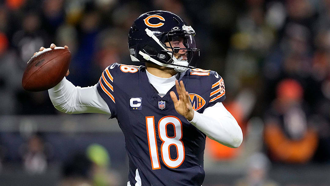 Caleb Williams completó 24 pases para 361 yardas y 2 pases de touchdown ante los Packers.