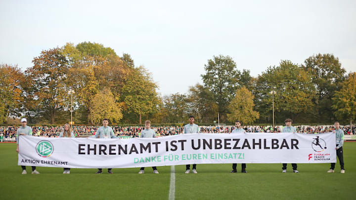 SV Werder Bremen v VfL Wolfsburg - FLYERALARM Frauen-Bundesliga