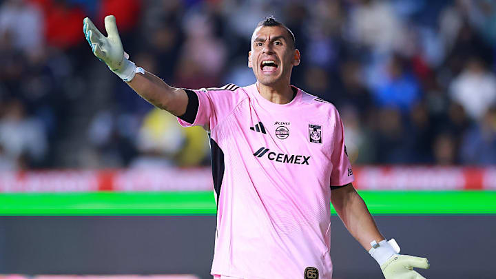 Nahuel Guzmán, portero de Tigres, llegó a 200 juegos sin recibir gol.