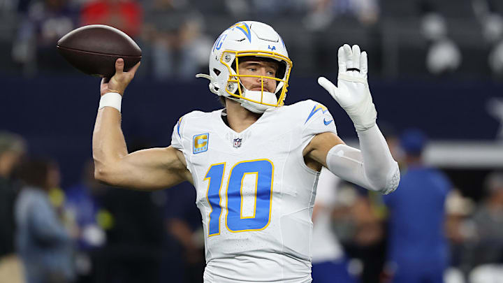 Justin Herbert y los Chargers se miden a los Texans en la Semana 17 de la NFL.